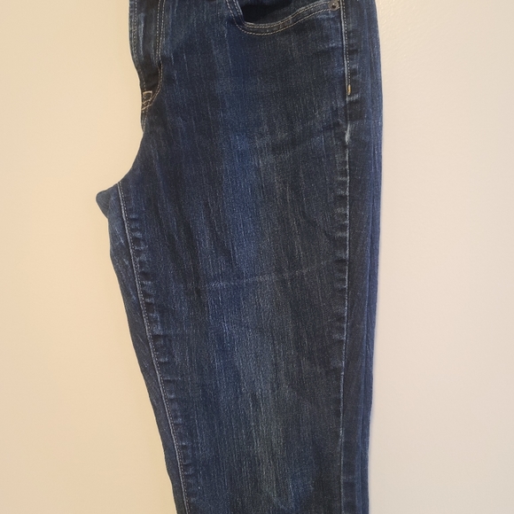 Size 10 Old Navy standard fit jean - Picture 5 of 7